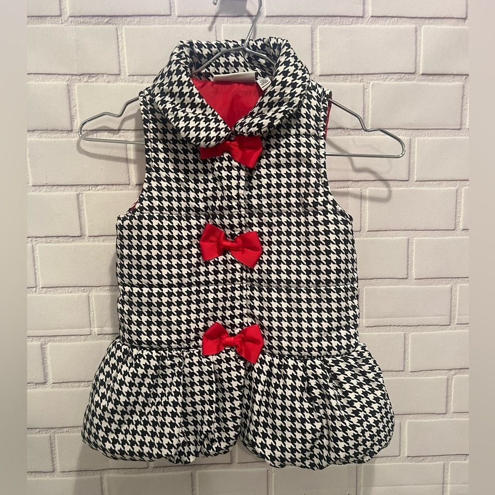 KIDS HEADQUARTERS black and white outdoor wear girls chic fashion vest/size 6
